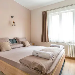 https://elegant-stylish-2-bedroom-top-central-apartment.sofiahotelsbg.com