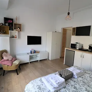 https://lovely-studio-in-the-city-center-free-minibar.bucharesthotelsnow.com