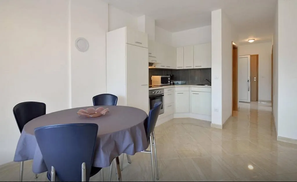 Apartment Una PUY