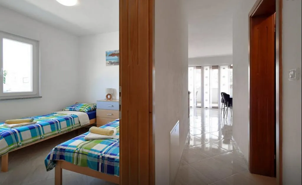 Apartment Una PUY