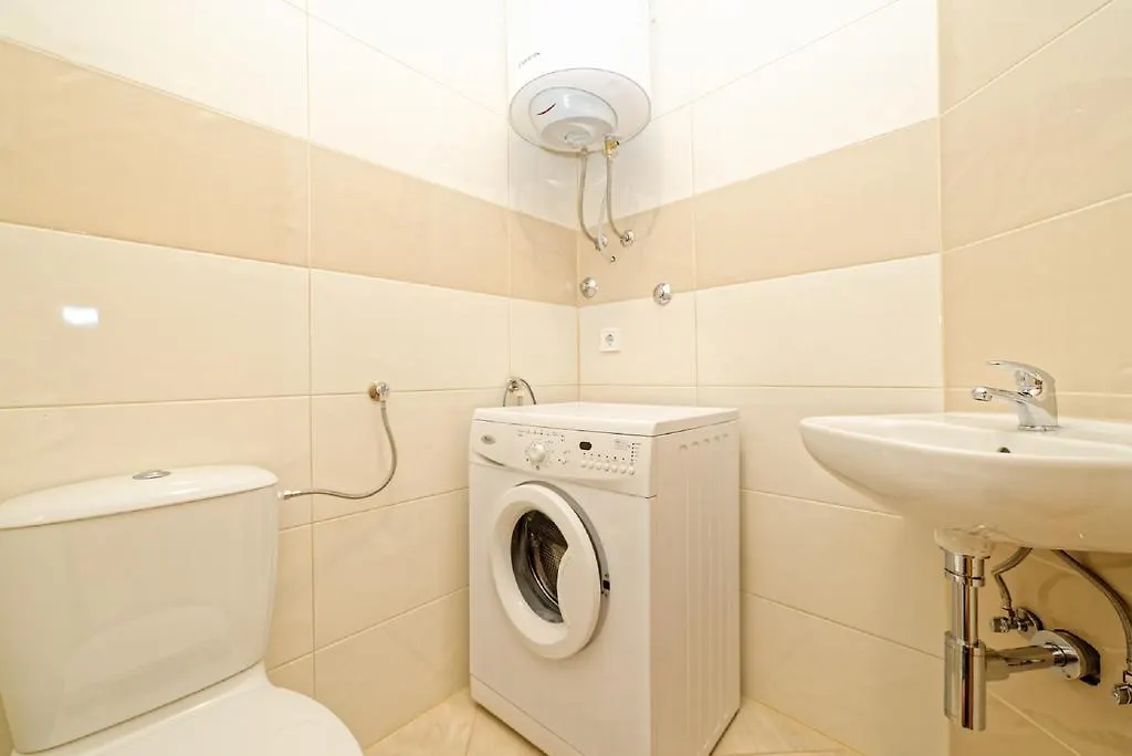 Apartment Una Pola 0*,